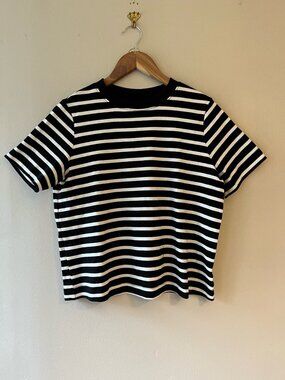 Old Navy Sz S Pullover Stretch Short Sleeve Cropped Shirt Blouse Top